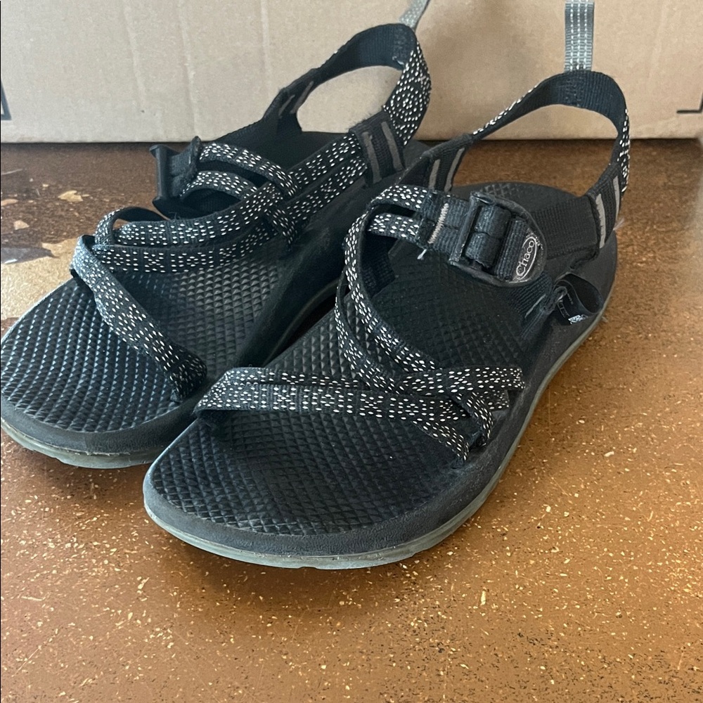 Chaco girl’s size 5 Black and White Sandals